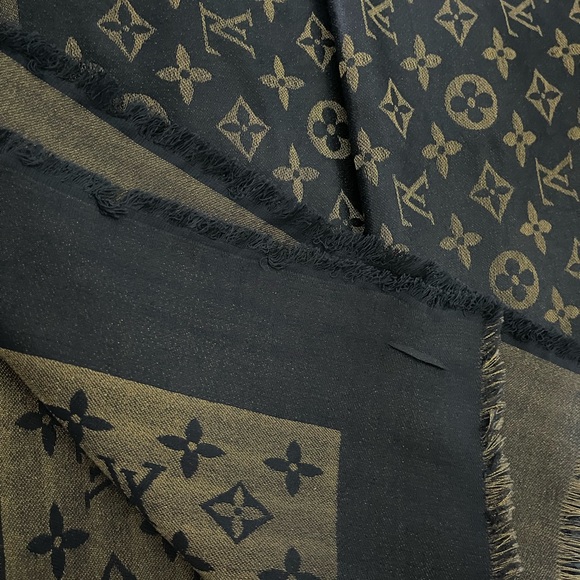 Louis Vuitton Silk Monogram Wrap/Shawl Scarf. - Picture 14 of 16